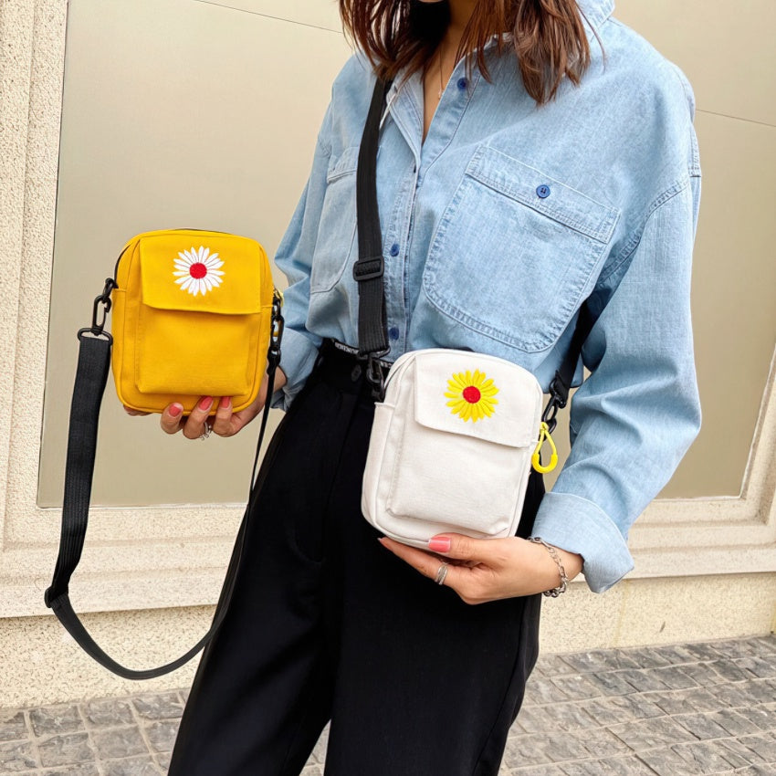 Simple And Fresh Women's Messenger Bag