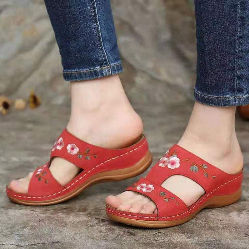 Women Embroidered Flower Sandals Retro Style Non-slip Wear-resistant Thick Sole Comfortable Wedges Sandal