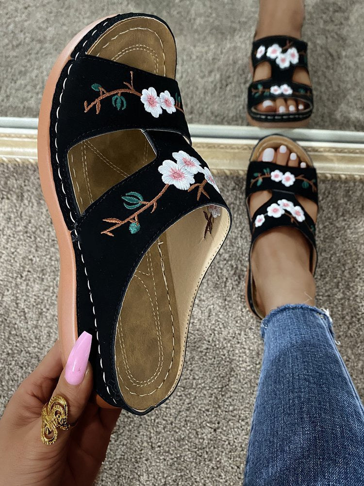 Women Embroidered Flower Sandals Retro Style Non-slip Wear-resistant Thick Sole Comfortable Wedges Sandal